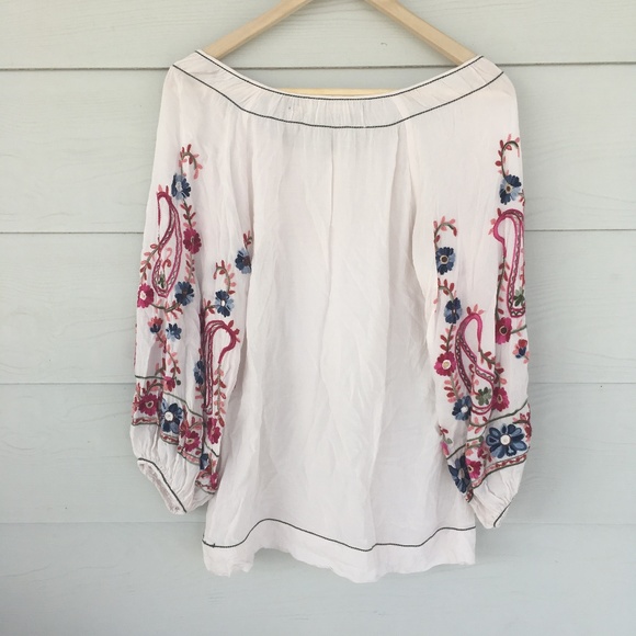 Chelsea & Violet Embroidered Top Billowy Sleeves - Picture 5 of 5